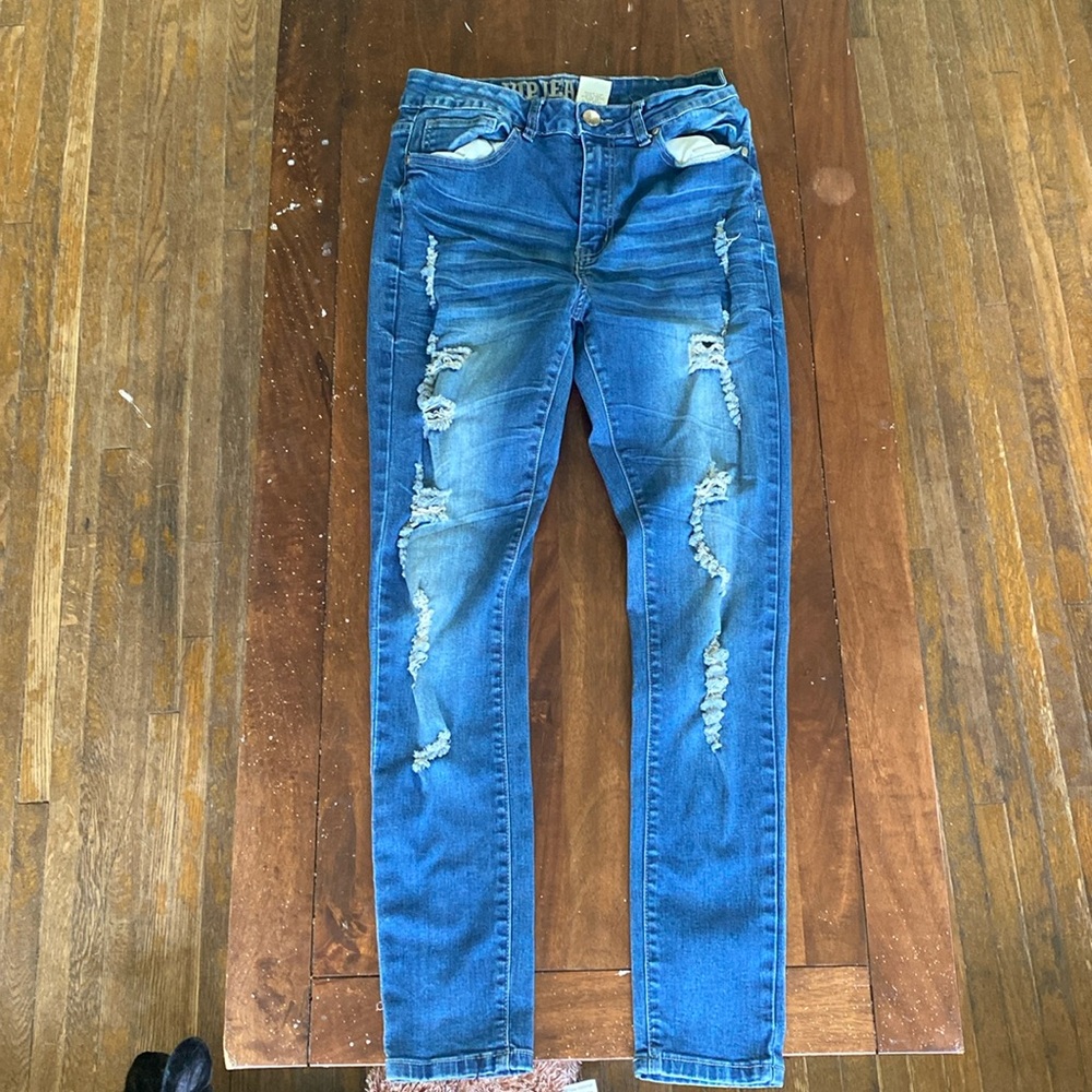 Ripped skinny jeans
